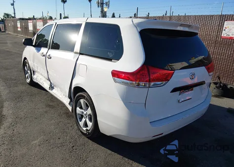 2012 Toyota Sienna Base V6 7 Passenger z USA, uszkodzony, nr VIN 5TDZK3DC0CS179391